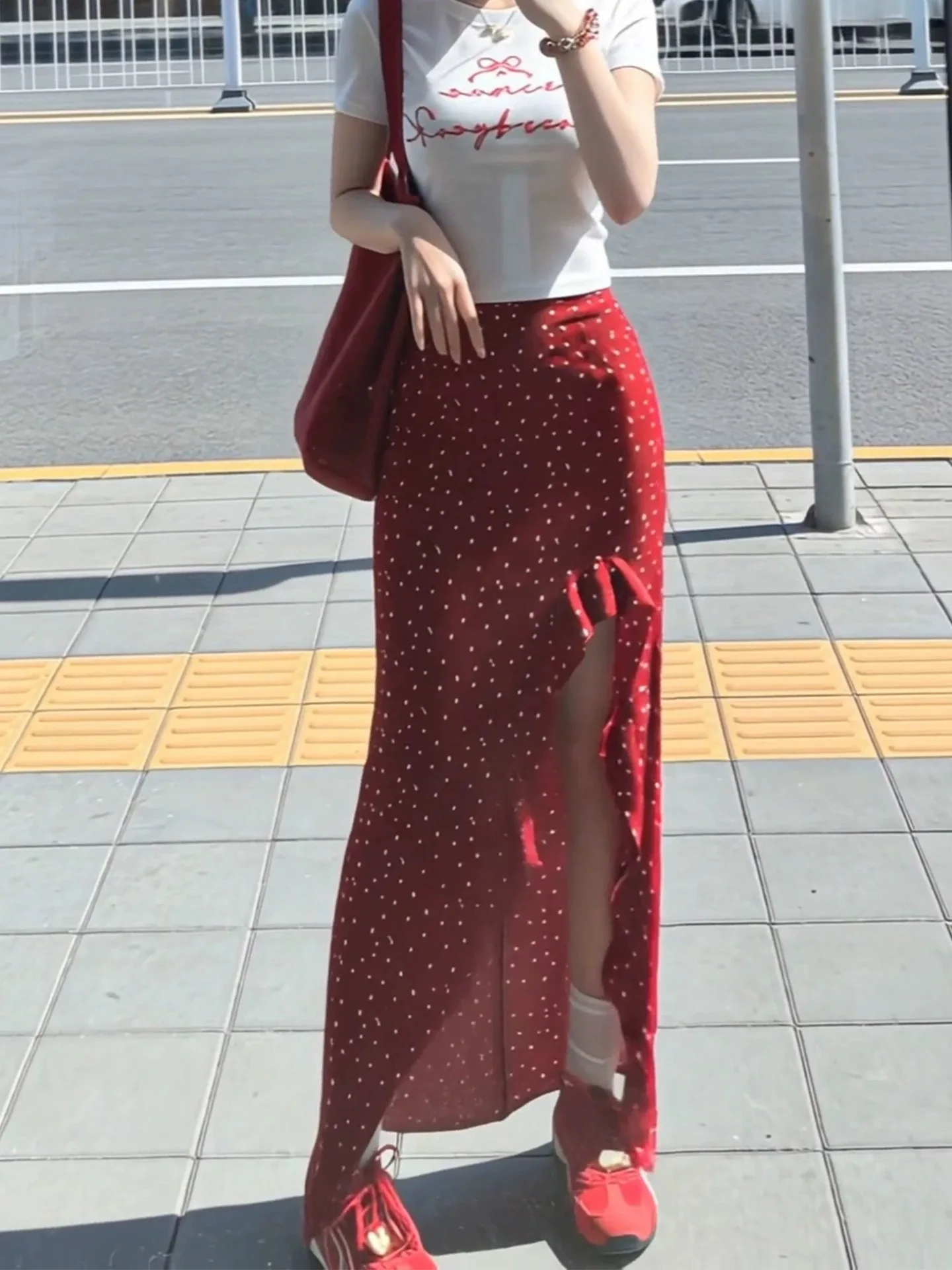 

Summer Vacation Style Red Floral High Waist Asymmetrical Long Skirt Women's Design Sense Lace Trim Split Wrap around Skirt