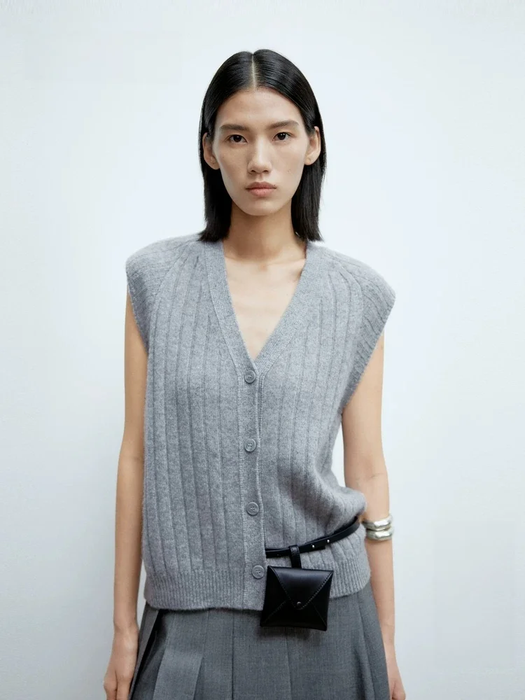 

Women's Knitted Vest 2025 Spring New Back Acetate Suit Style Vest Edition EBE1CAR027 V-neck Regular Thickness Pure Color