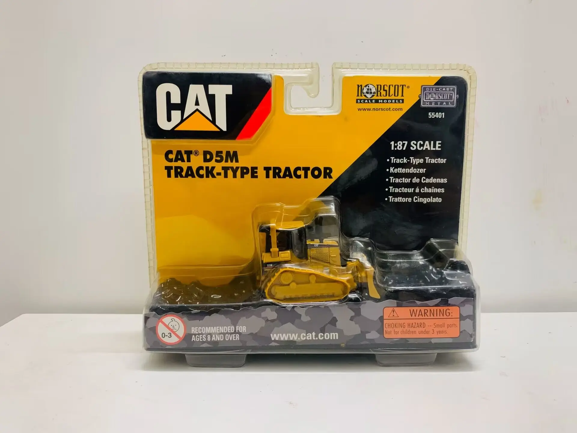 

D5M Track-Type Tractor 1/87 Scale Die-Cast Model 55401 New Box