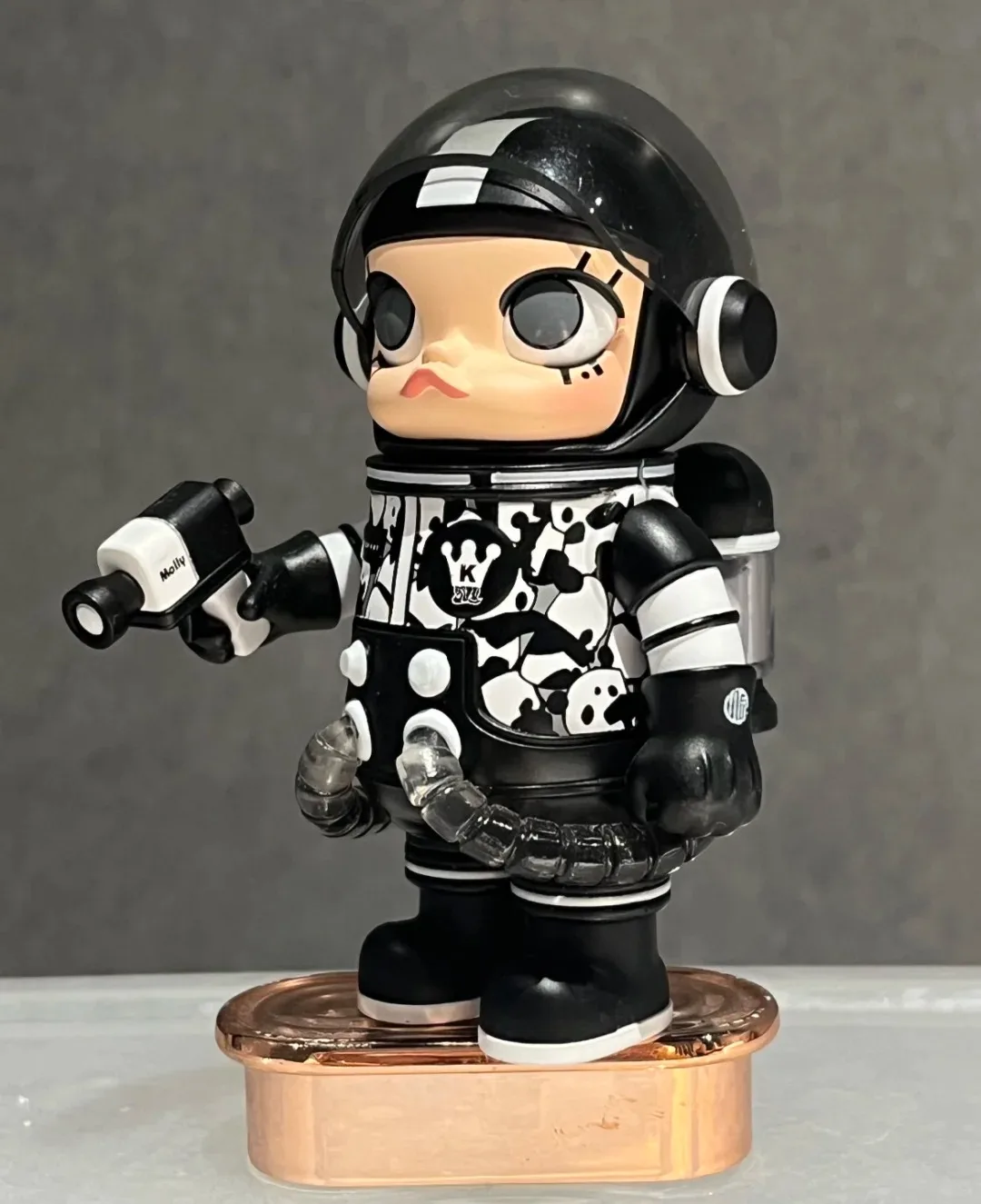 Genuine POP MART MEGA SPACE MOLLY 400% Pearl Milk Tea Series MEGA SPACE MOLLY MEILIN PANDA Collection Model Ornament Gift