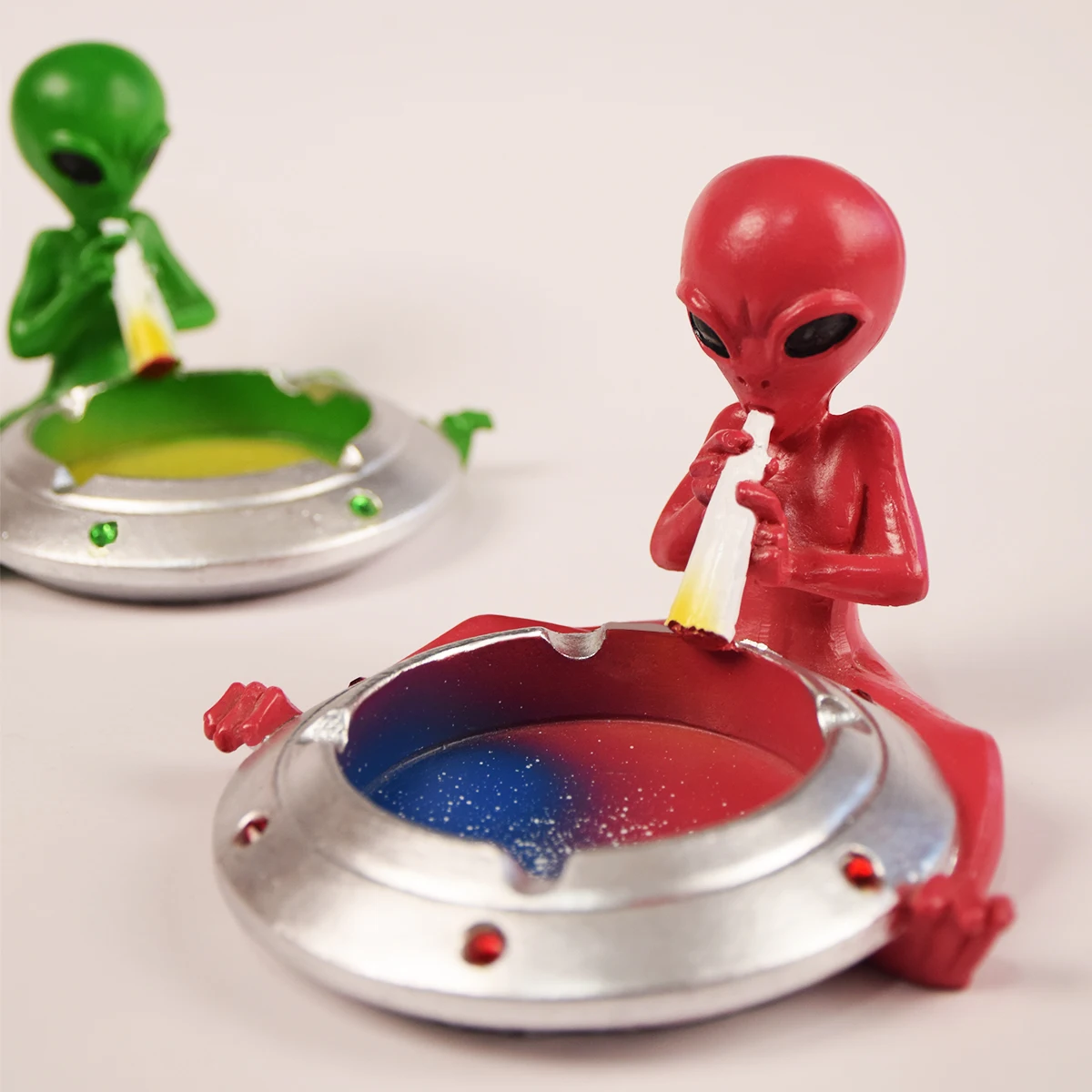 1PC, Ashtray, Exquisite Alien Creative Ashtray, Creative UFO Design,Alien Personalized Ashtray, Alien Style Resin Ashtray