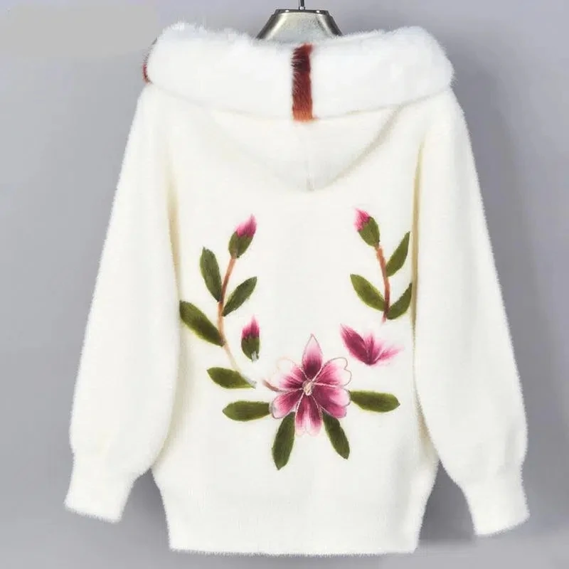 Giacca di lana addensata con cappuccio 2023 nuovo maglione ricamato donna imitazione visone lavorato a maglia Cardigan corto cappotto donna giacca di pelliccia