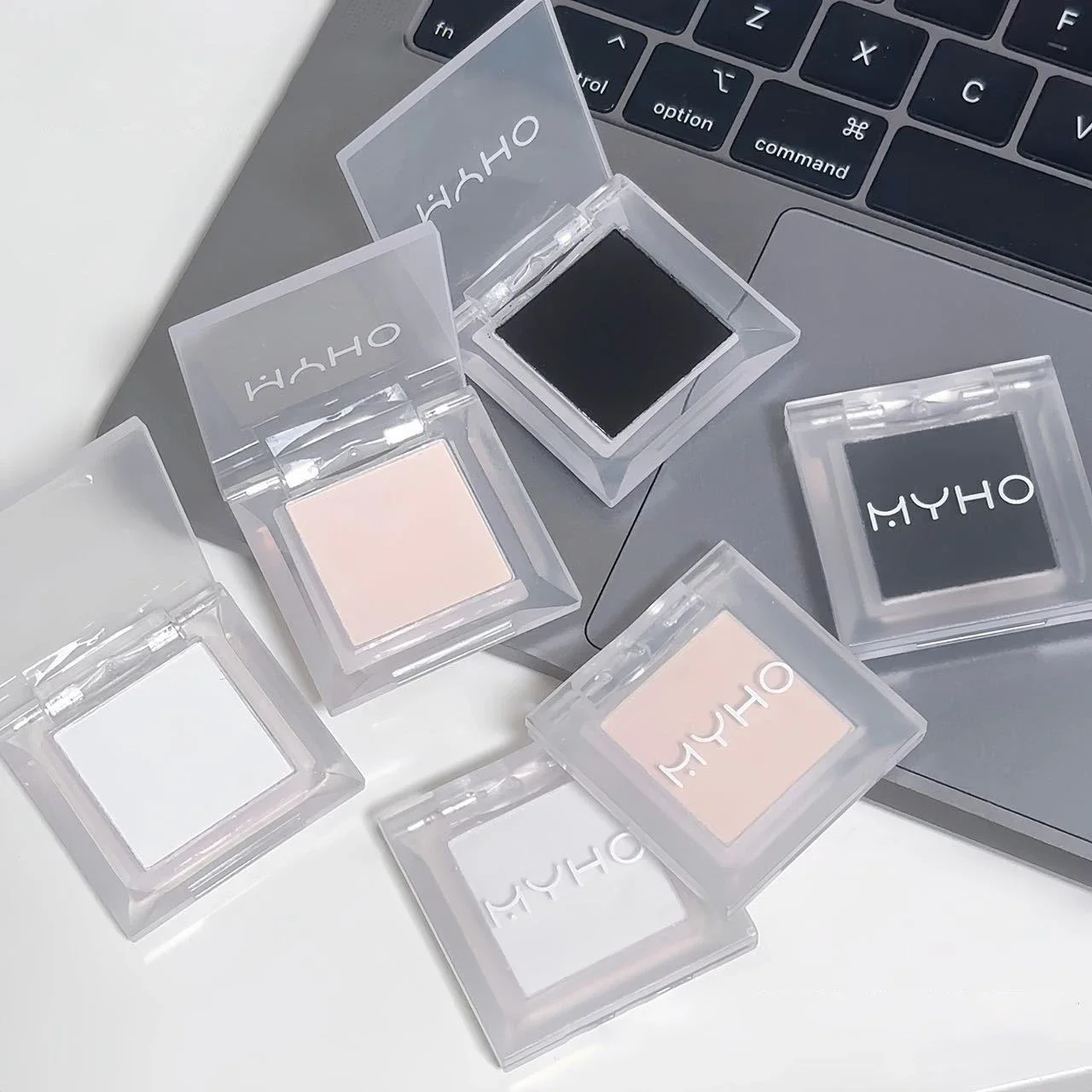 マットスモーキーブラックホワイトアイシャドウパレットグリッター嘘カイコハイライター明るくモノクロシマーアイシャドウアイメイク