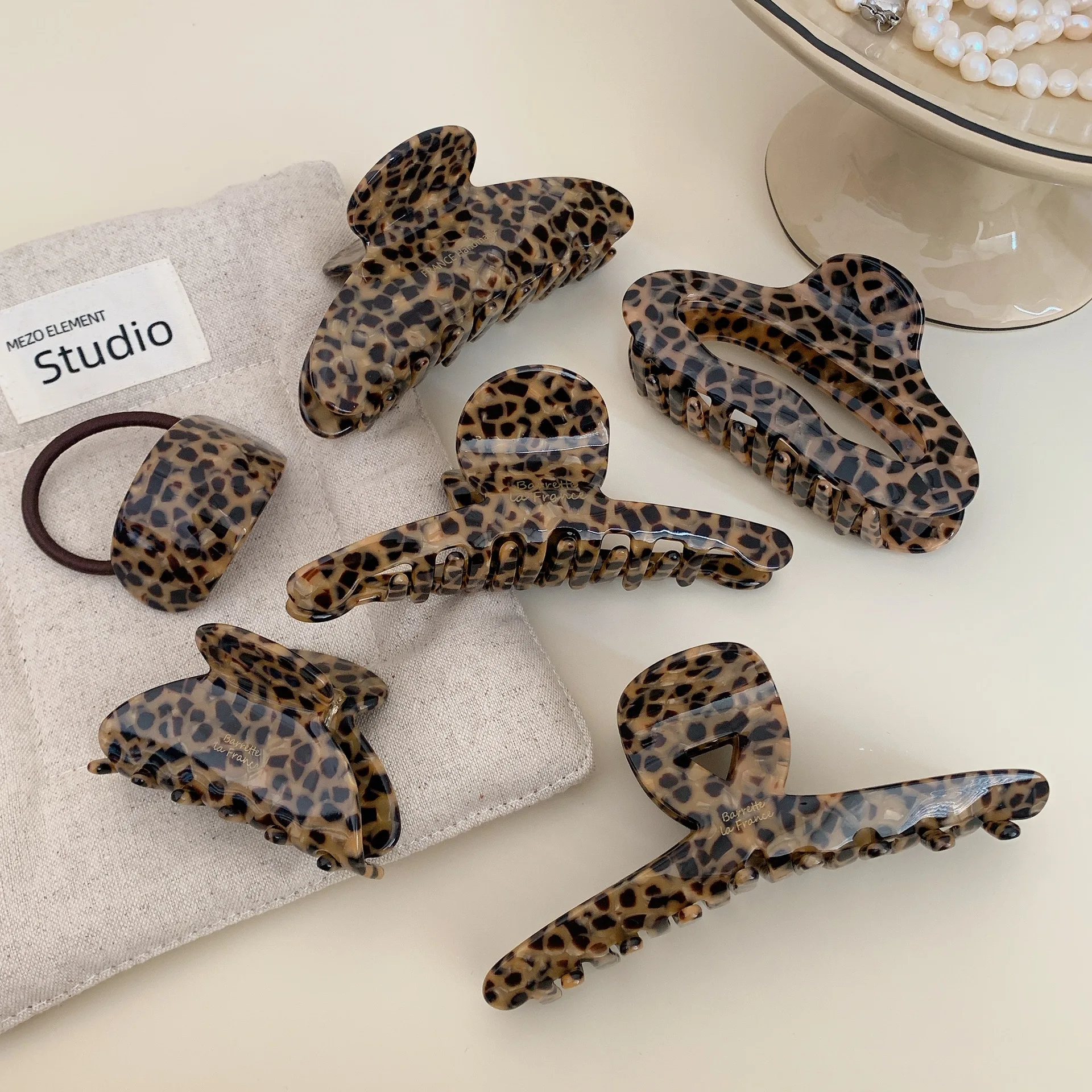 

Korean New Retro Geometric Leopard Print Hair Clip For Graceful Lady High Quality Acetic Acied Large Shark Hair Rope