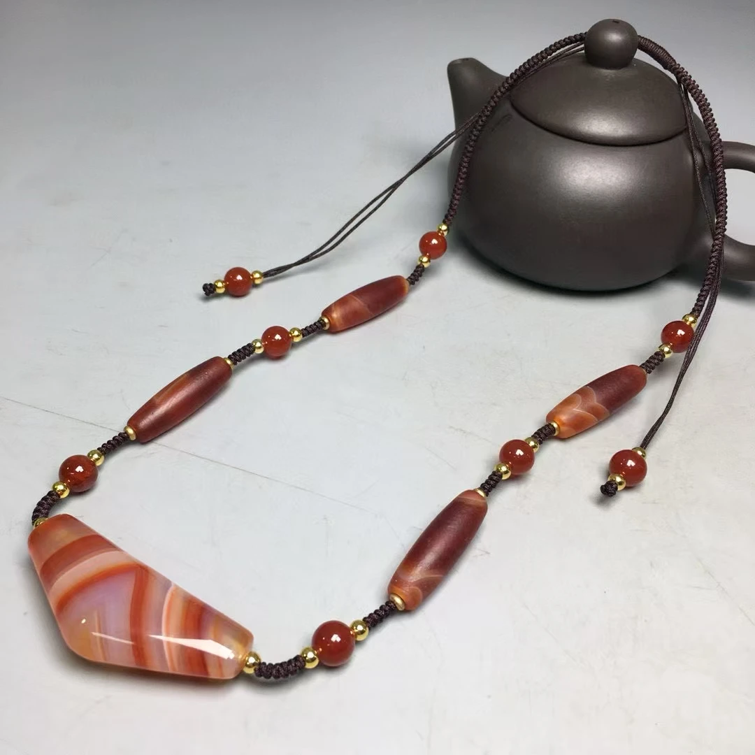

Excellent Mascot Home Ornament Agate Hanging Sardonyx Amulet Nature Vein Bead Bless Agate Talisman