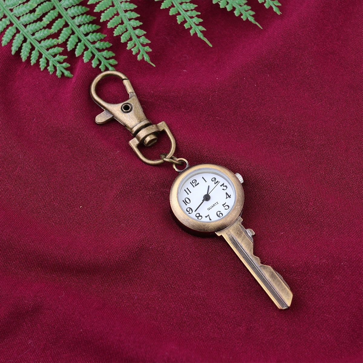 

Retro Hanging Watch Quartz Vintage Pocket Table with Key Buckle Chain Home Decor Metal Material Easy Reading Creative Gift