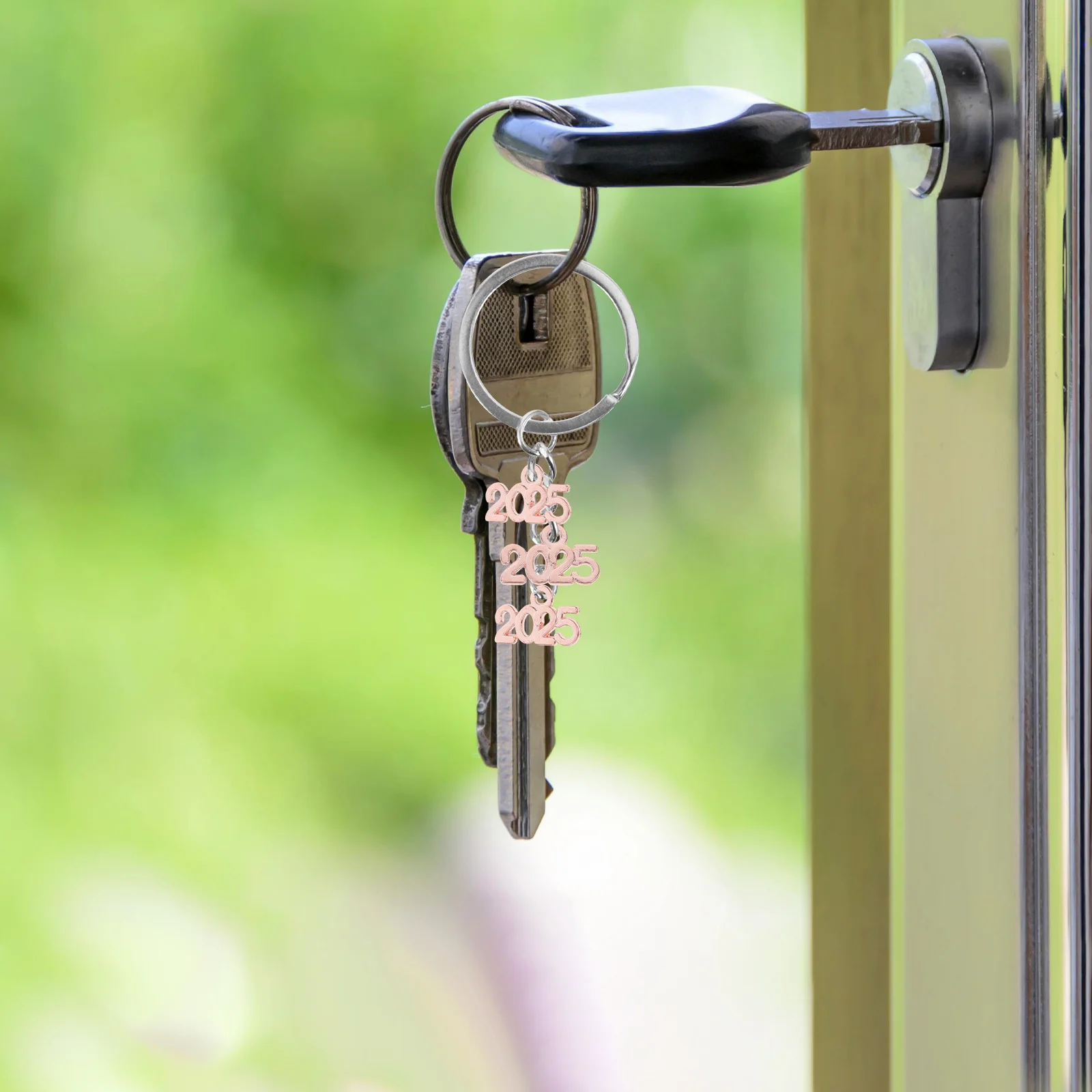 

100Pcs 2025 Year Alloy Key Ring Pendant Charms DIY Keychain Jewelry Making Supplies Graduation Bracelet Tags Key DIY Pendant