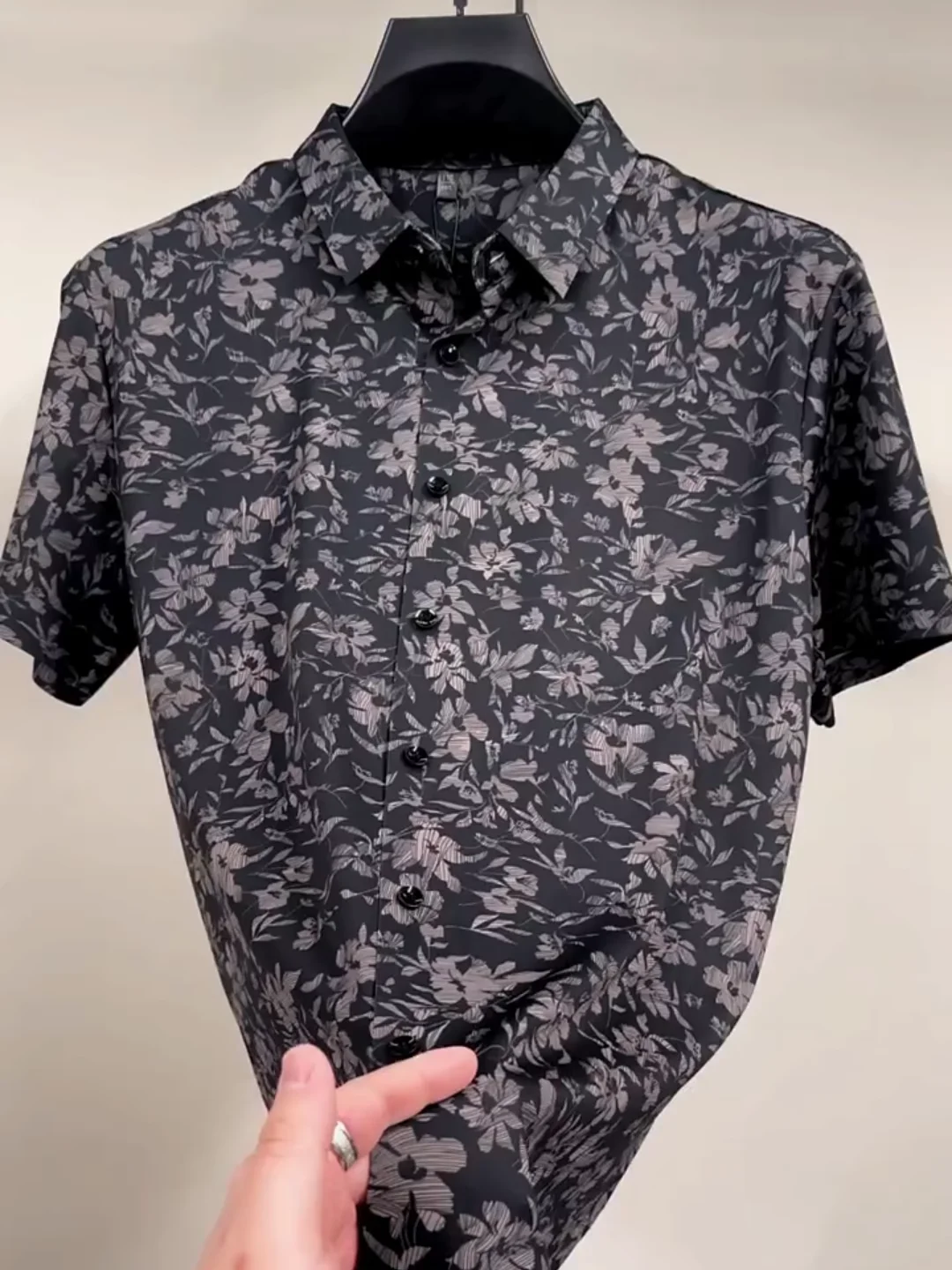 

Summer 955 Men's Flower irt ort Sve High Quali Faionable Personali Netie Sl Ele Trendy Haome