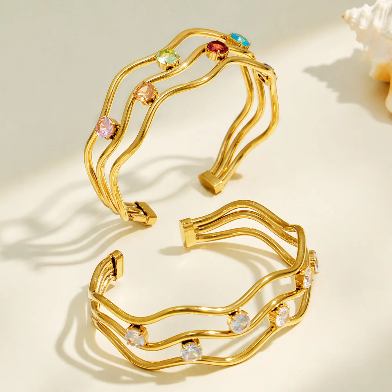 Wellenlinien-Armband für Damen, Edelstahl-Armreif, 18K vergoldeter offener Armreif, farbige Zirkon-Armbänder – Detail 10