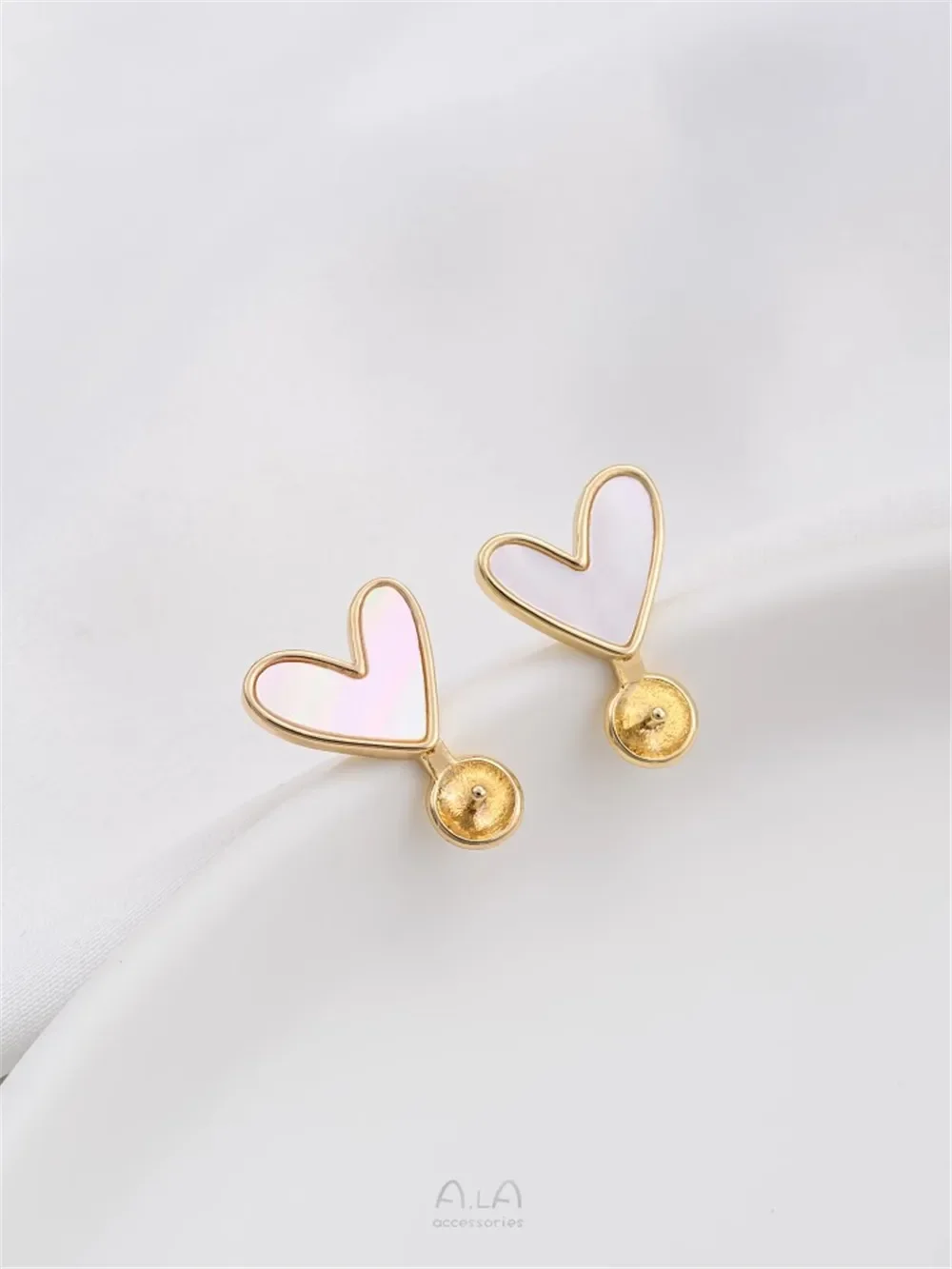 

14K Gold-Color Natural Shell Peach Heart Shape Half-hole Pearl Holder Earrings 925 Silver Needle Love Earrings Accessories E343