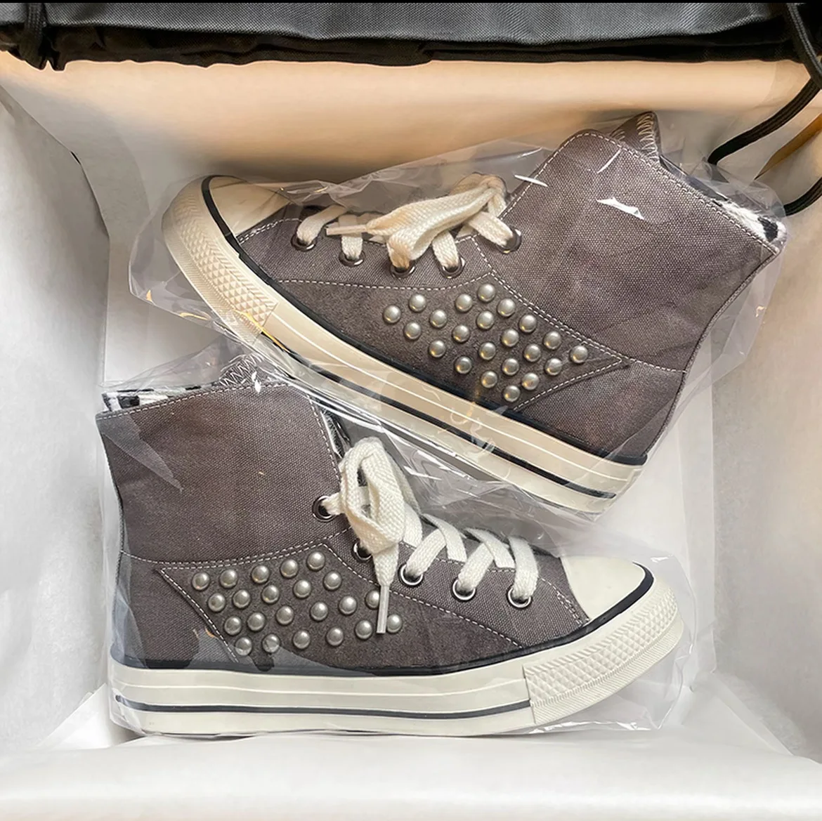 2026 New Men's and Women's Outdoor High-top Casual Canvas Shoes, High-quality Couples Breathable Rivets To Increase Casual Shoe