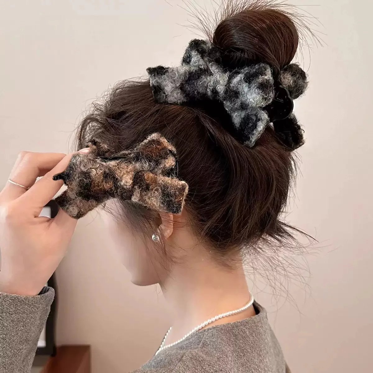 1 Stück/2 Stück Herbst/Winter Retro-Mode lockiger Rand Leopardenmuster Dutt Haarklammer, neue große Schleife Haarnadel, High-End-Hochsteckfrisur-Haar-Accessoires
