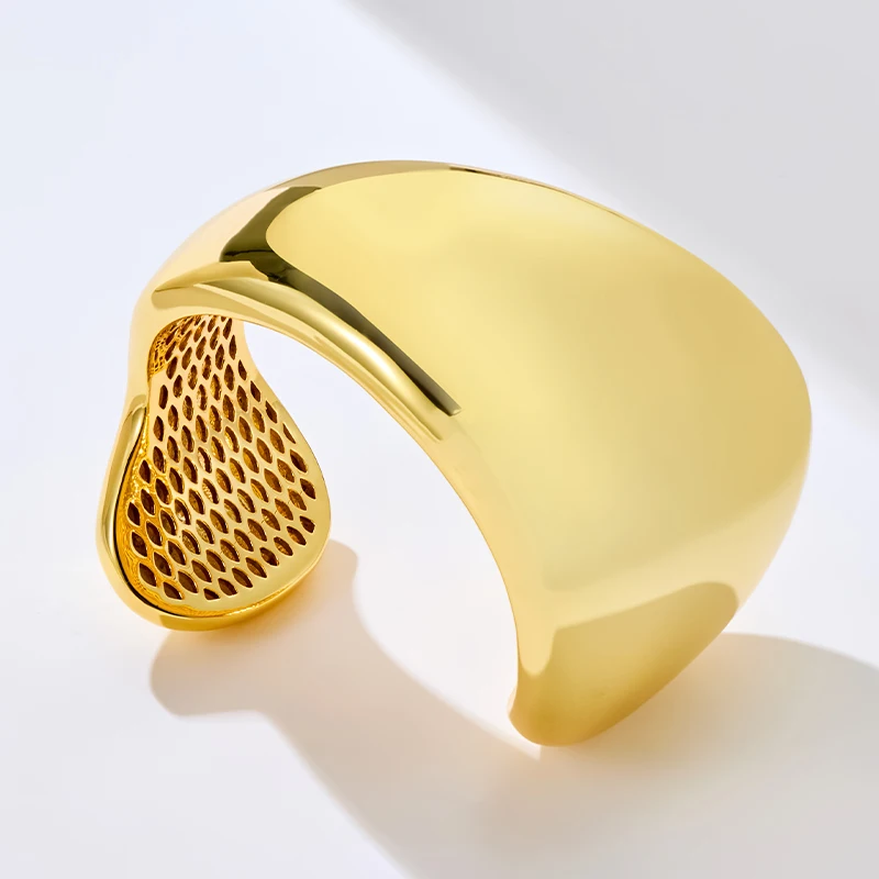 VAROLE Smooth Surface Design Bracelet For Women New Moon Haped Curve Cuff Bracelet Fashion Jewelry Gift
