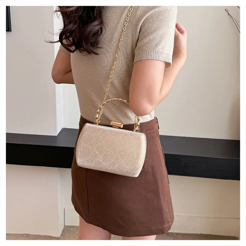 

High-End Ladies Messenger Bag Crafted From Magnolia-Patterned Leather Featuring Casual Paris Spacious Daily Refined Look​