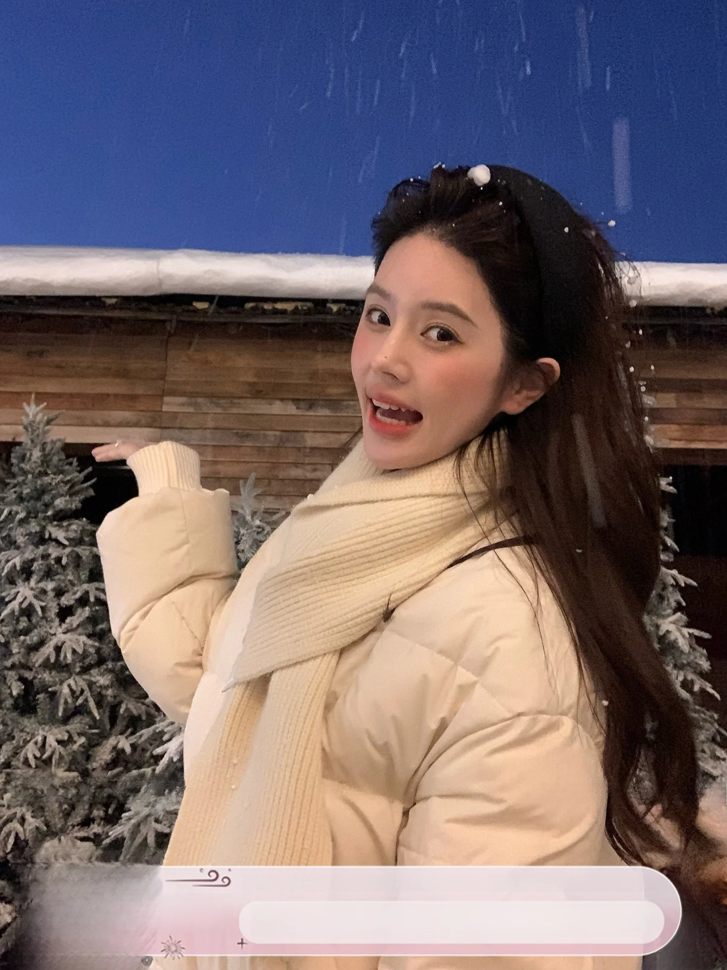 

Пушистая белая пуховая куртка с шарфом в корейском стиле, свободного кроя, теплая, женская зимняя куртка с высоким содержанием нейлона