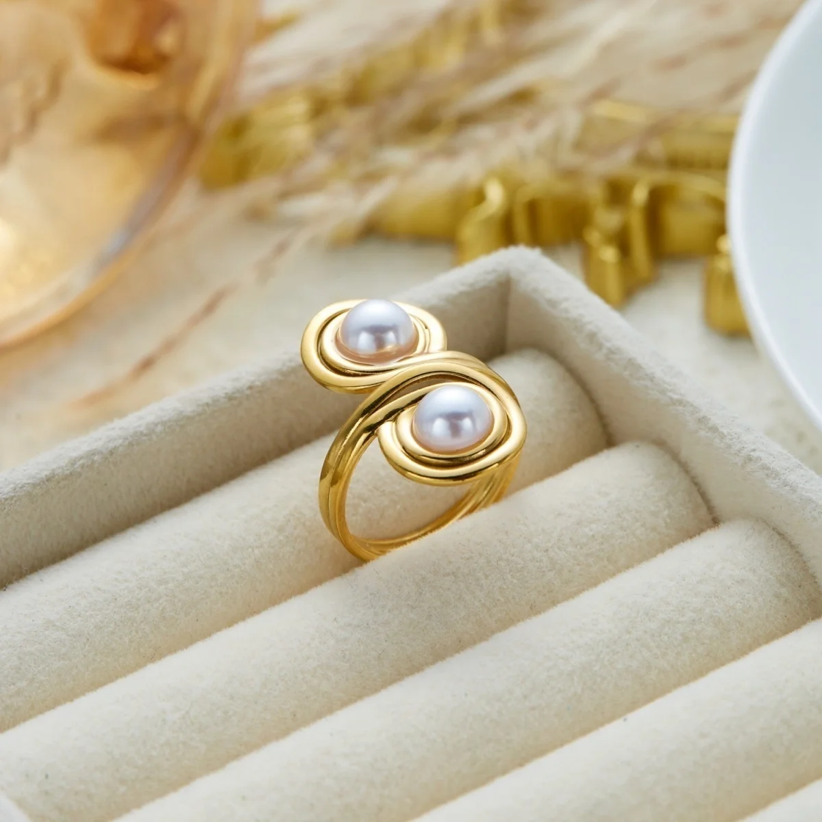 Französische Vintage-Fingerringe mit hohlem, gewelltem Design, imitierten Perlen und Spiralblatt-Motiven für Damen und Herren, im Nischenstil, geometrischer Ring, ästhetischer Schmuck. – Detail 21