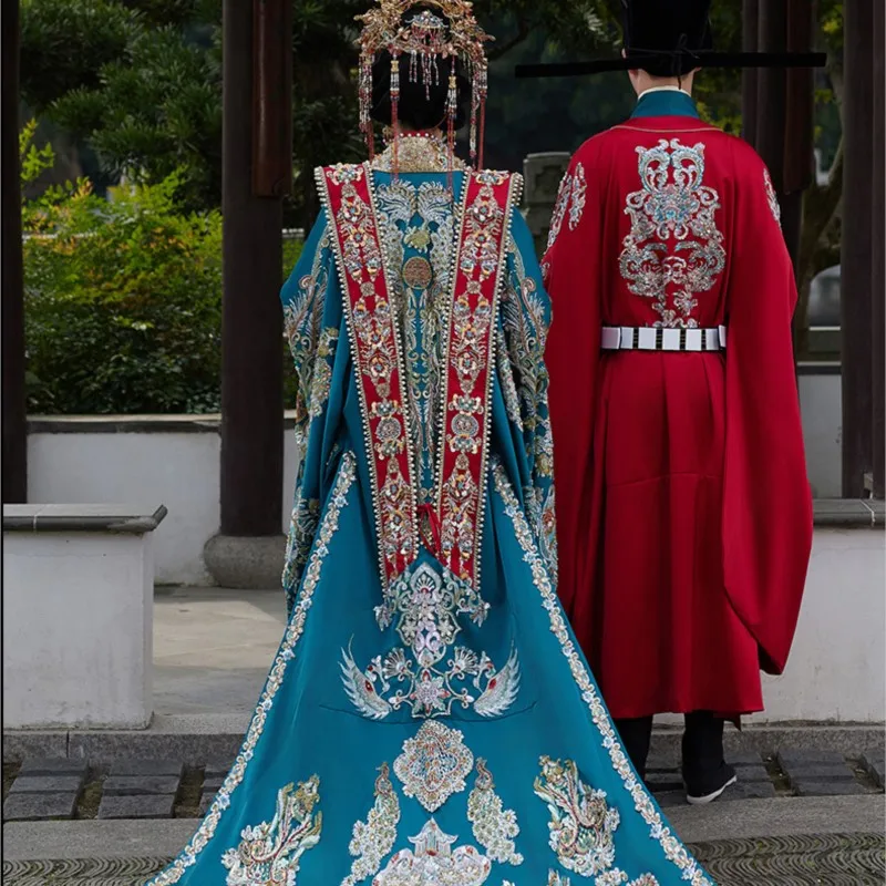 

New Chinese-style wedding phoenix crown and red dress a complete set of Chinese heavy industry couples with dragons phoenixes