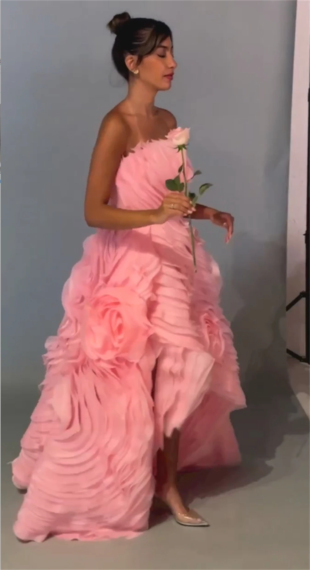 Customized es Elegant Strapless Ball gown Celebrity Flowers Fold Chiffon Occasion Evening Gown vestidos de ocasión formales