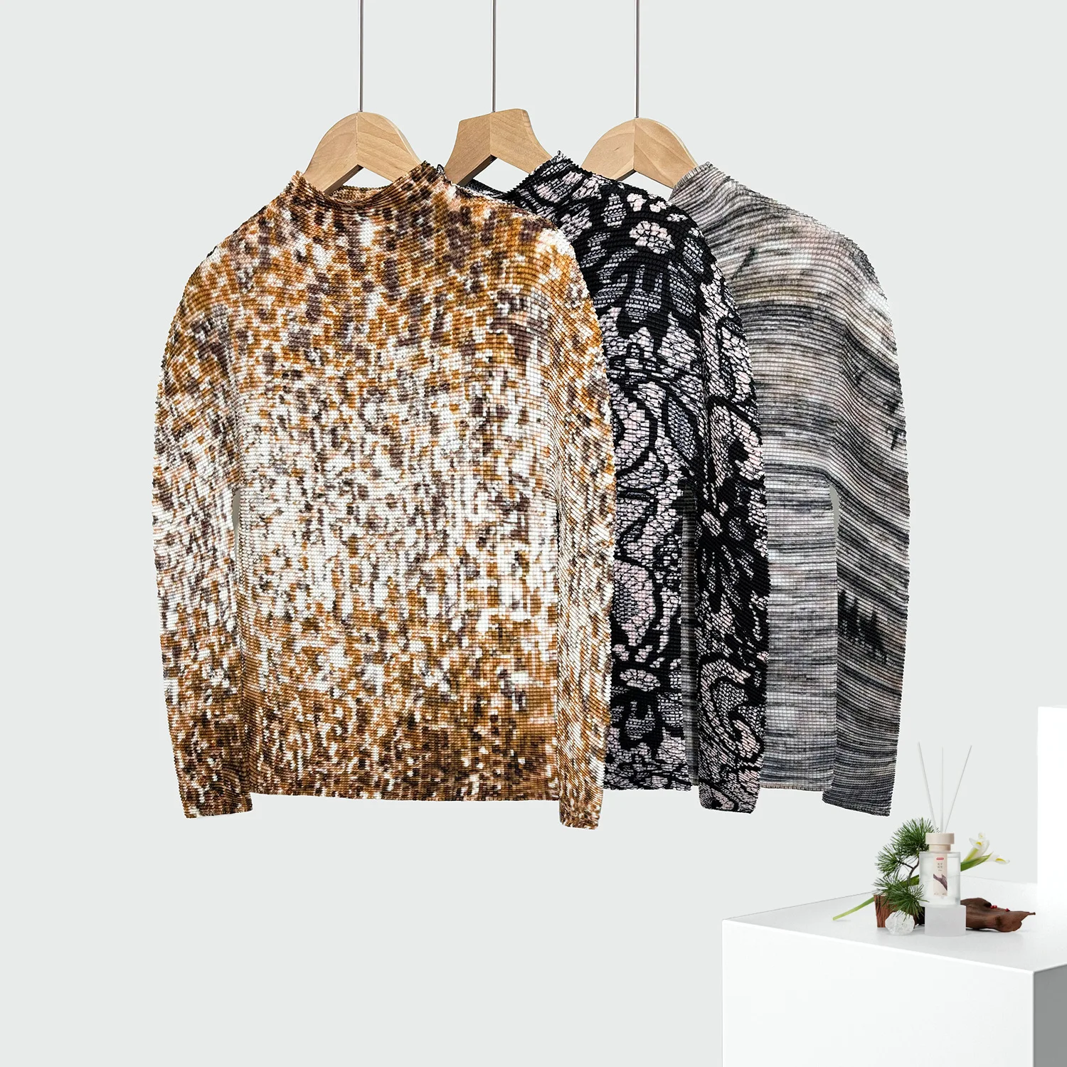 Miyake Pleated 2025 High Neck Bottoming Shirt Female Printing Temperament Slim Pleated Yankee Hundred with Long-sleeved T-shirt
