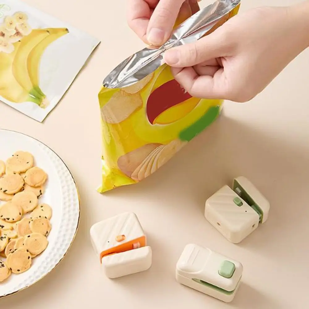 Multi-functional Magnetic Mini Sealing Machine Handheld Keep Fresh Heat Sealer USB Rechargeable Plastic Packaging Sealer Kitchen
