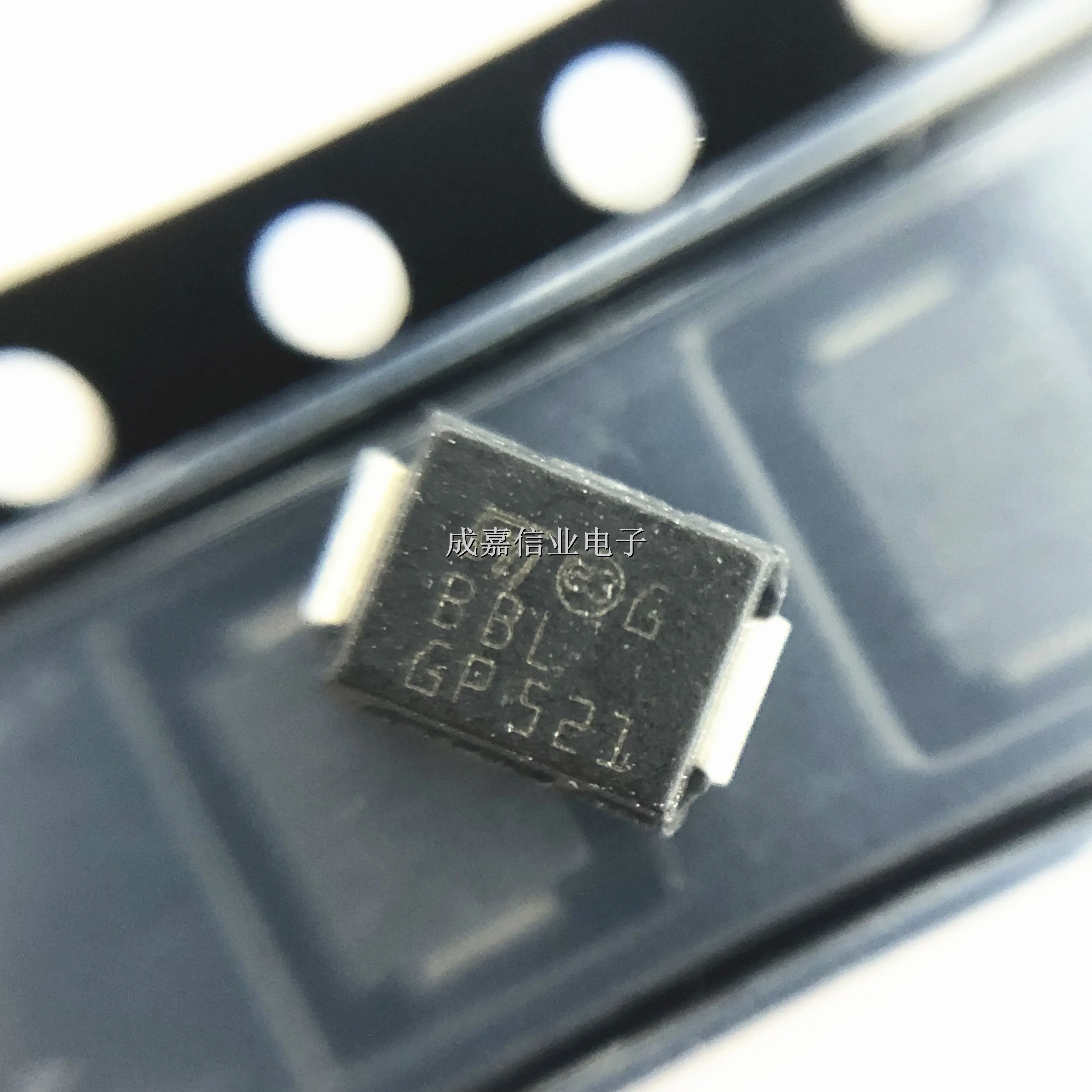 

10pcs/Lot SMBJ28CA-TR DO-214AA SMB MARKING;BBL ESD Protection Diodes / TVS Diodes Operating Temperature:- 55 C-+ 150 C