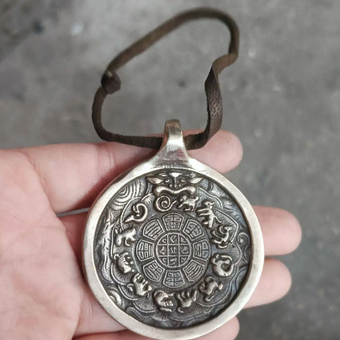 Tibetan Nine Palaces Bagua 12 Zodiac Amulet Pendant Hand Hammered Copper Board Leather Rope Necklace Charm Decor Craft
