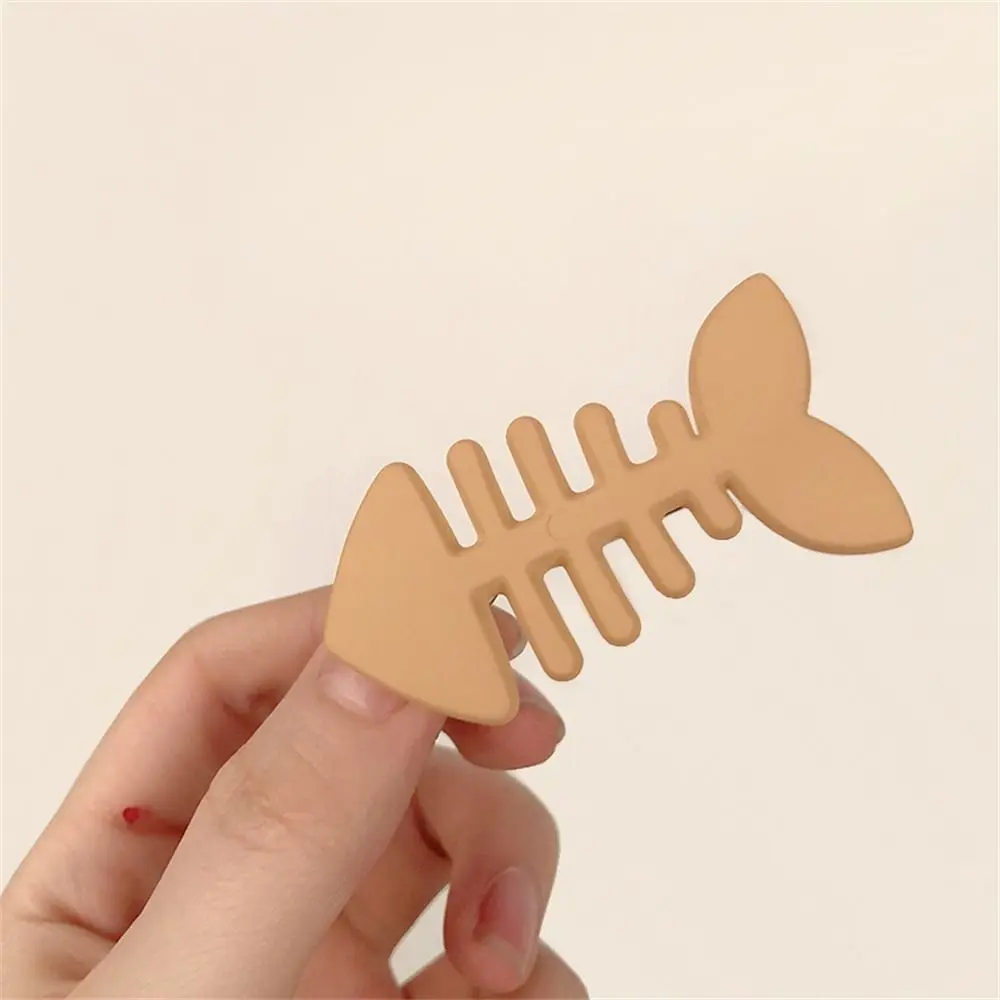 

Cute Animal Fish Bone Hair Clip Y2k Plastic Geometry Hair Accessories Headwear Barrettes Daily