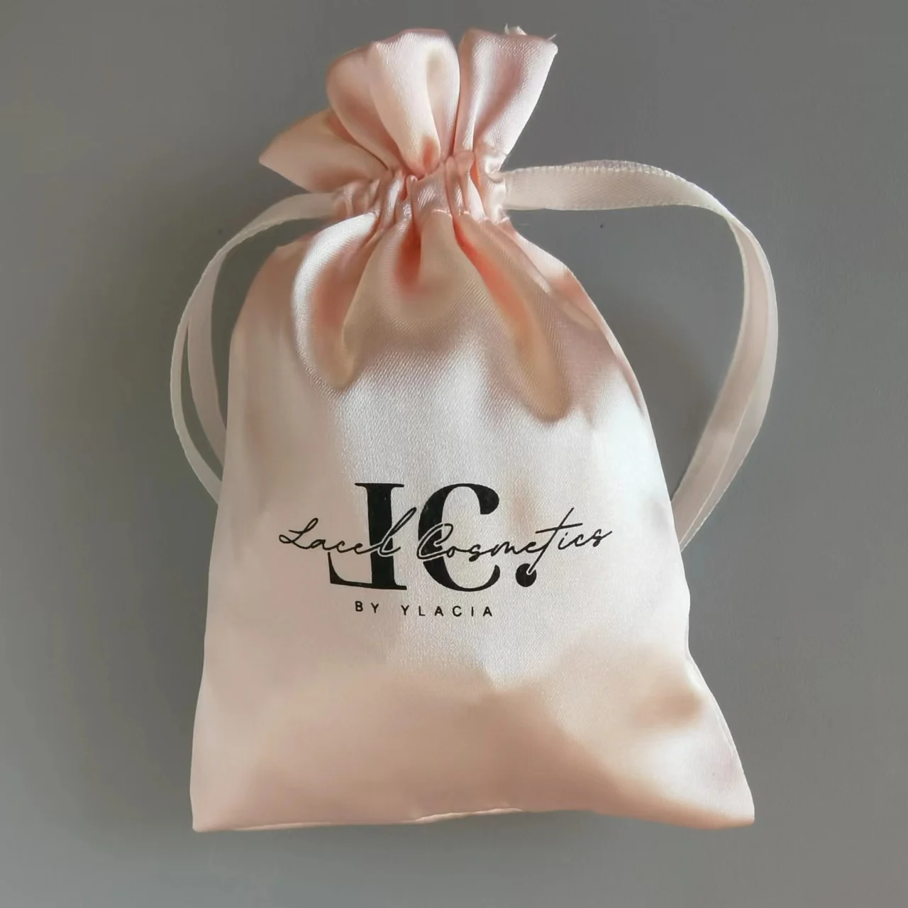 

50pcs Pink Luxury Satin Hair Bags Packaging Jewelry Cosmetic Party Candy Gift Storage Sachet Cloth Dustproof Pouches Print Logo