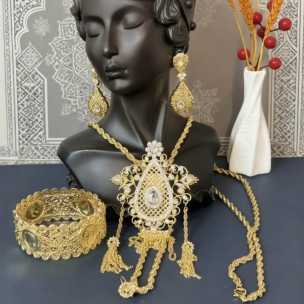 

Middle Eastern Golden Filigree Three-Piece Set Wedding Accessories With Retro Coin And Diamond Design For Bridal