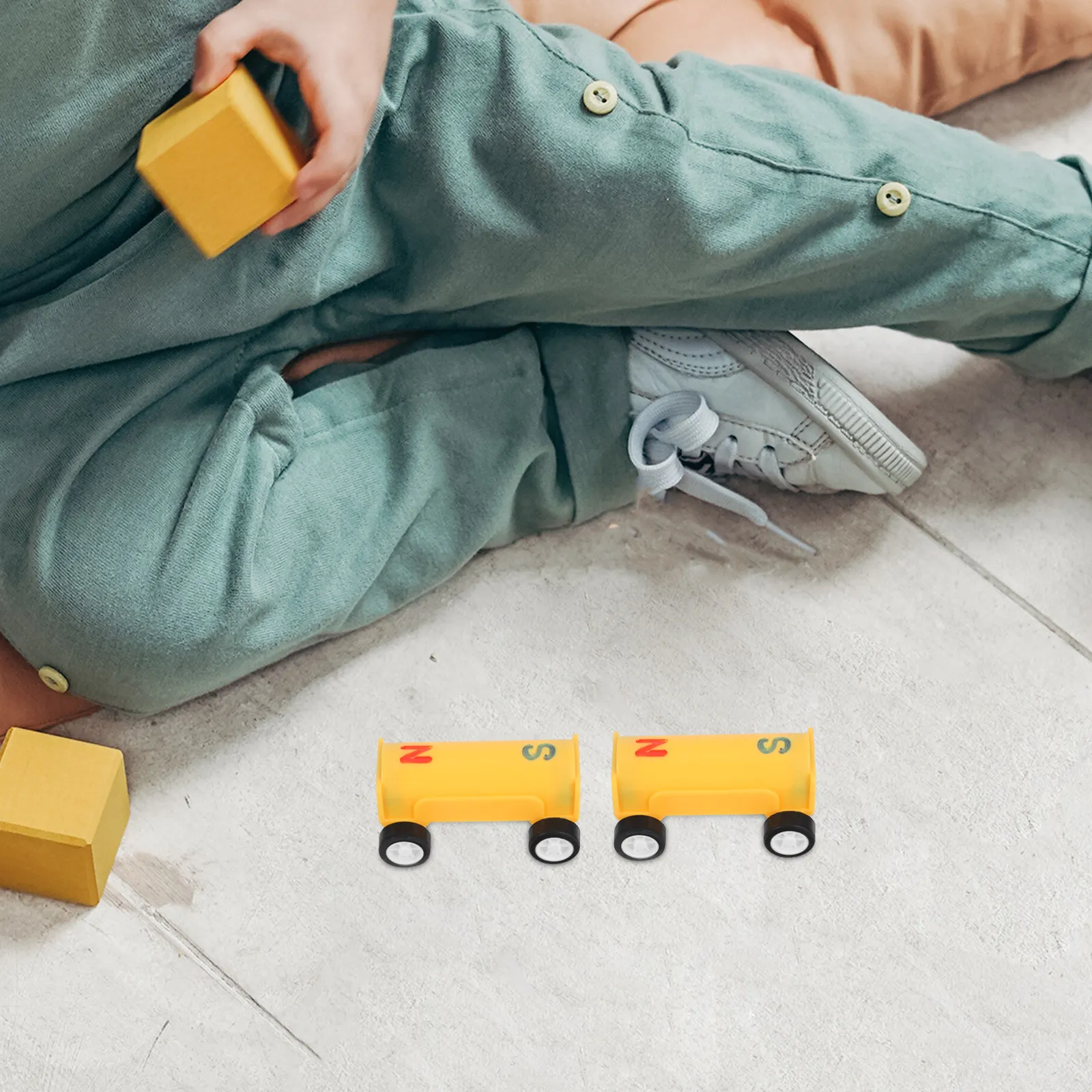 1Set Magnetic Car Science Kit for Kids Four-Wheel Experiment Vehicle Playtime Learning Tool Cognitive Development Fun