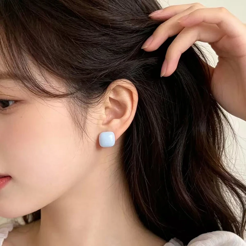 2026 Neue Makronen-Farbene Quadratische Mini-Ohrstecker Vielseitige Sommer-Accessoires für Damen im Urlaubsstil Schmuckdesign für Mädchen – Detail 10