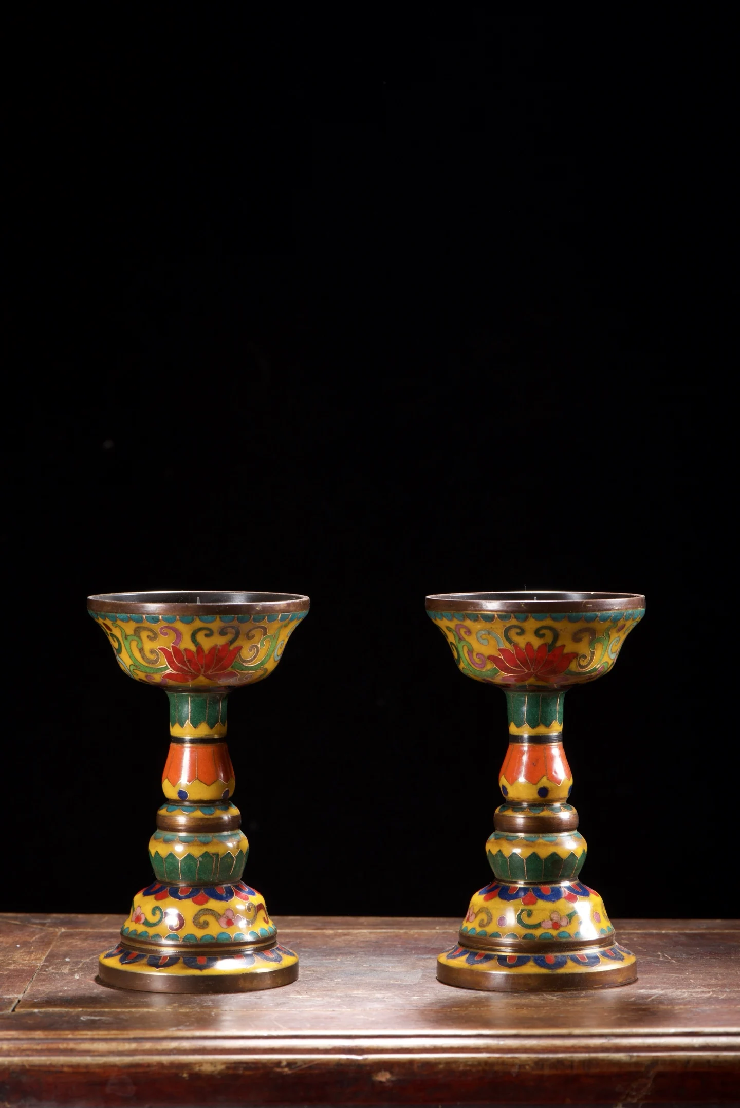 Old Bronze Cloisonne Enamel interlocking branches Lotus patterned candle holder a pair candlestick Study Amass wealth Ornament