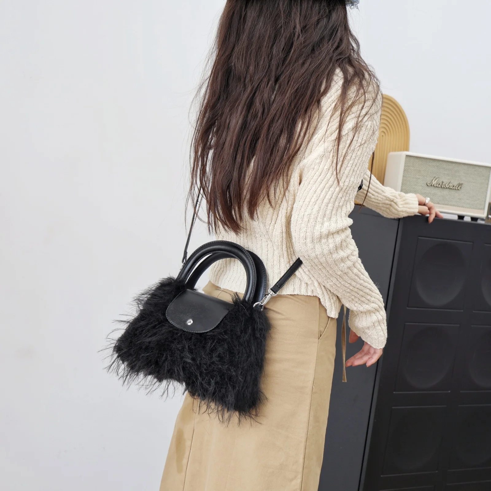 새로운 우아한 가죽 여성용 메신저 백 하이 엔드 럭셔리 시크 라이닝 트렌디 데일리 통근 빈티지 캐주얼 백 ​