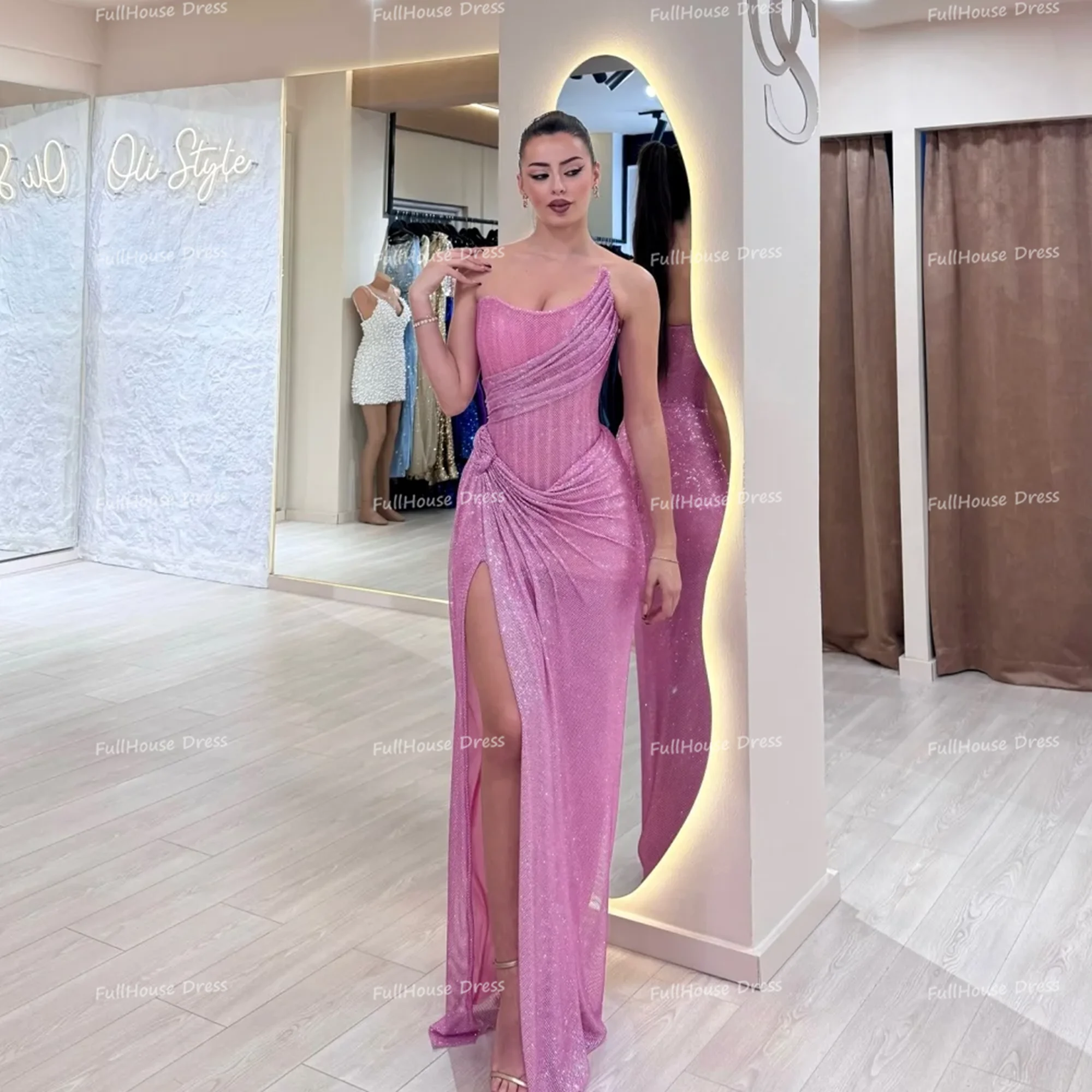 Vestido de fiesta de lentejuelas brillantes plisado escalonado sin tirantes rosa fantástico hecho a medida vestido de noche largo sin espalda con abertura lateral sexi