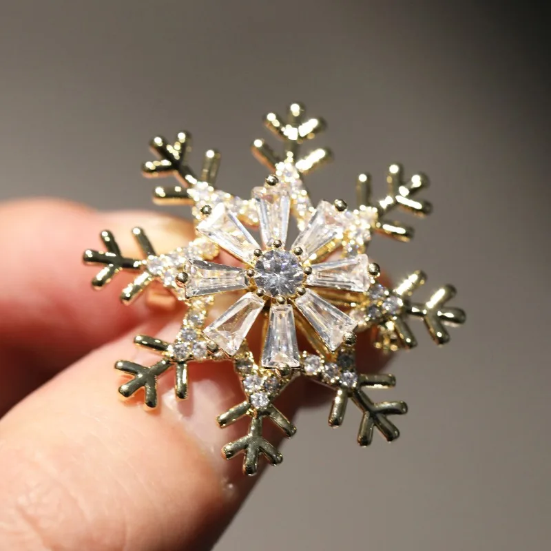 Rotatable Snowflake Brooch Exquisite Lapel Pin Fashion Suit Coat Jewelry Accessory for Women