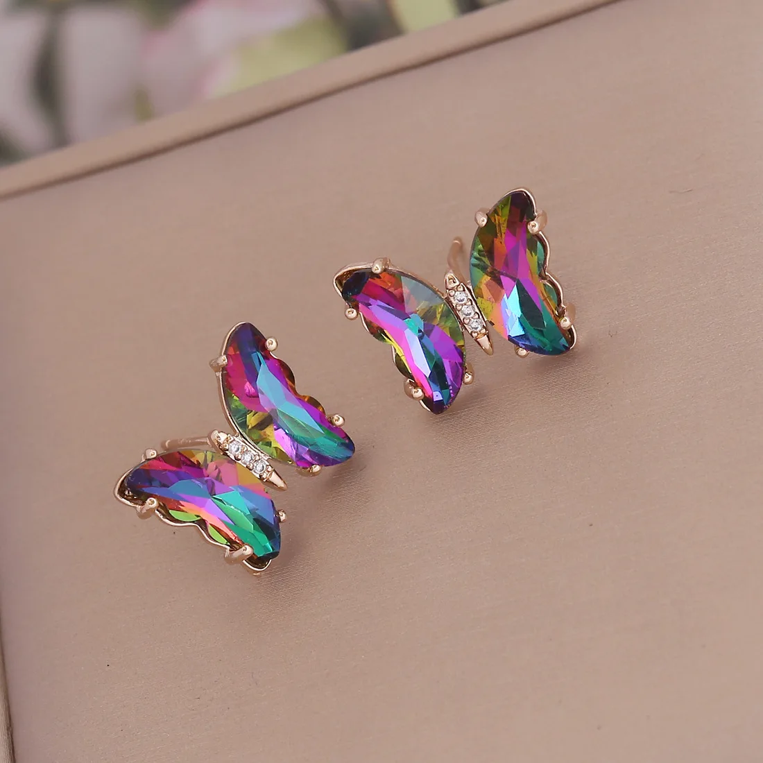 Bonitos pendientes de mariposa coloridos de cristal con aguja de plata 925 para mujeres y niñas, pendientes de insectos de amistad para chicas,