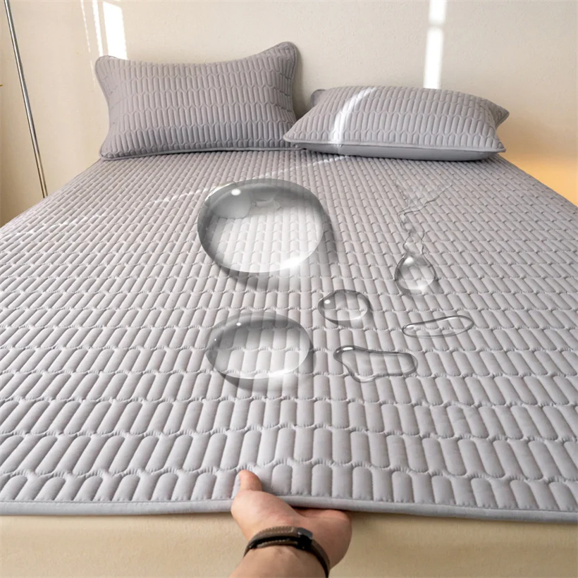 

Waterproof Bed Cover Noiseless Breathable Mattress Protector Quilted Mattress Cover Pad with 4 Elastic Corner Straps Bedspread