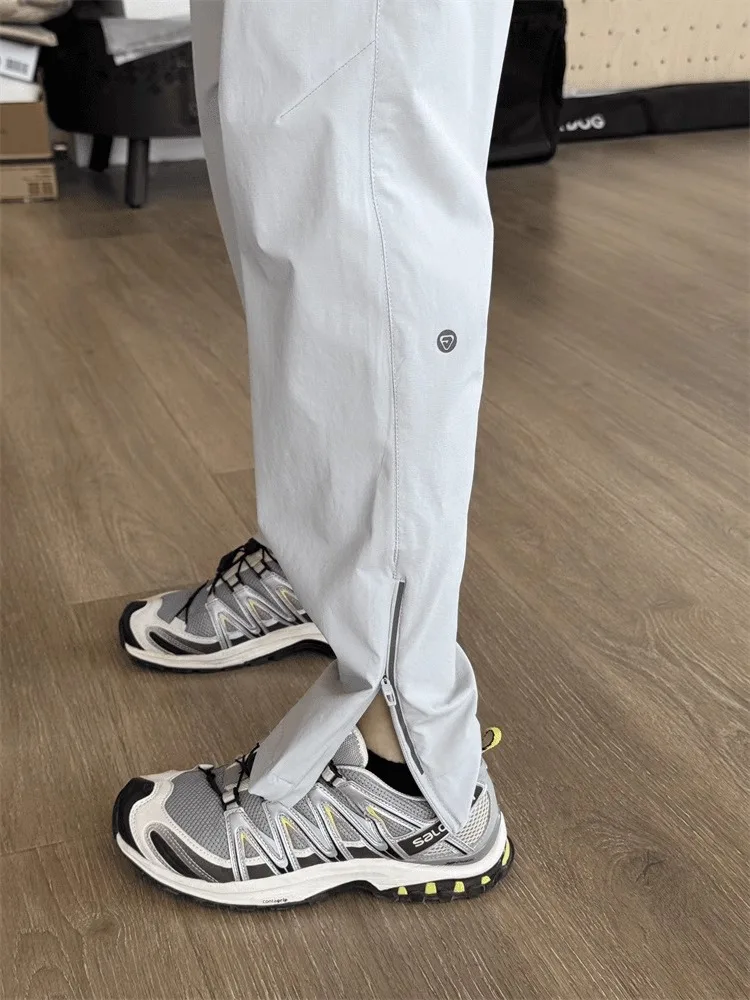 速乾性アイスシルクメンズカジュアルパンツ夏薄いサイドジッパーアウトドアハイキングパンツルーズフィットストレートレッグ日焼け止め