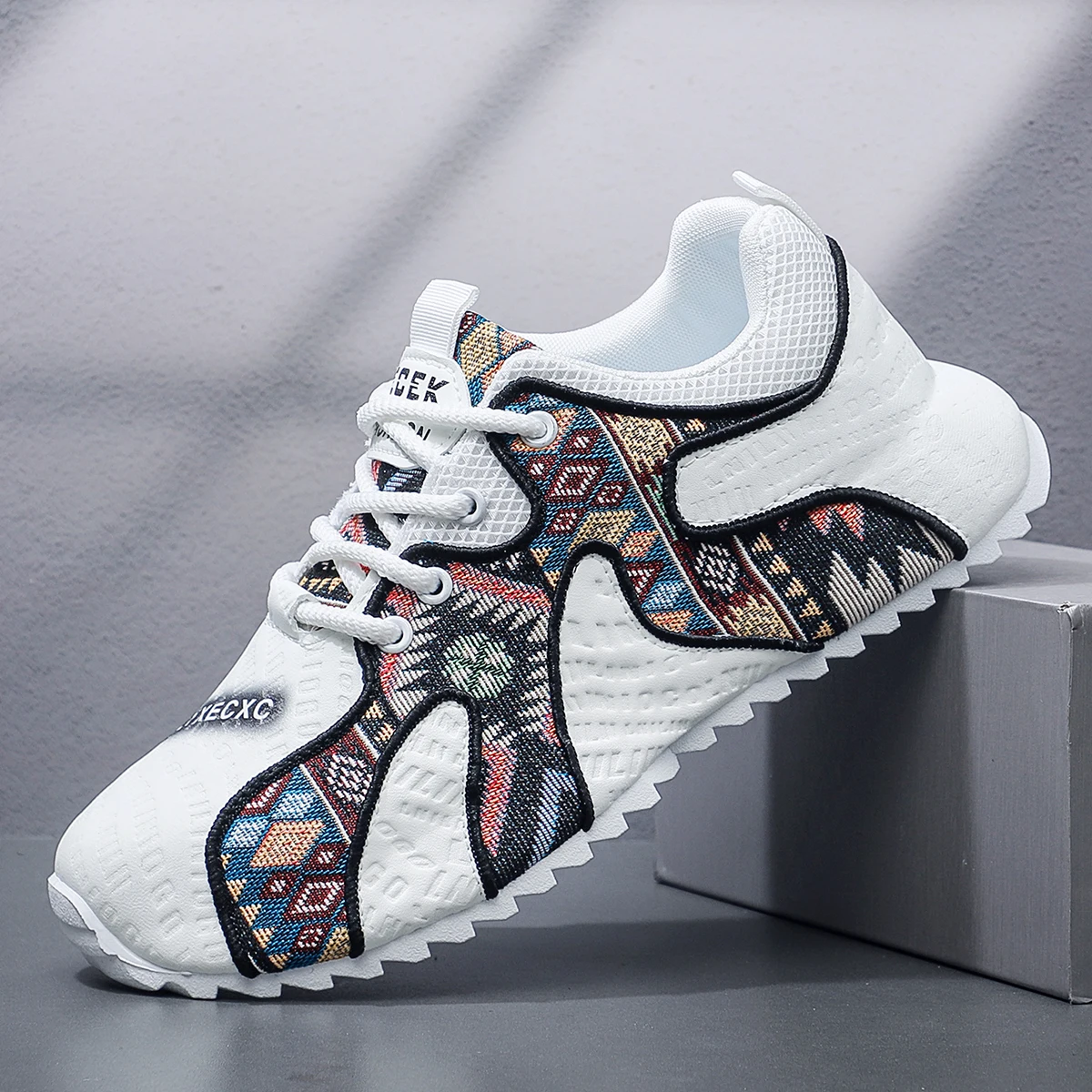 

Summer new style men's shoes in large size with thick sole for outdoor activities, suitable for teenagers and casual wear, featu