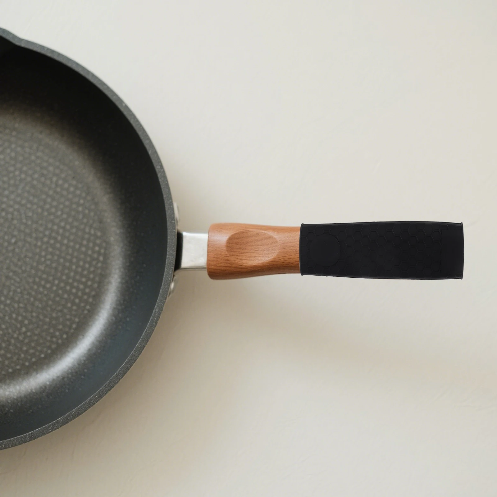 

4pcs Silicone Pot Handle Holder Heat Resistant Non-Slip Skillet Pan Cover For Kitchen Use Ideal Gift Handle Sleeve Black