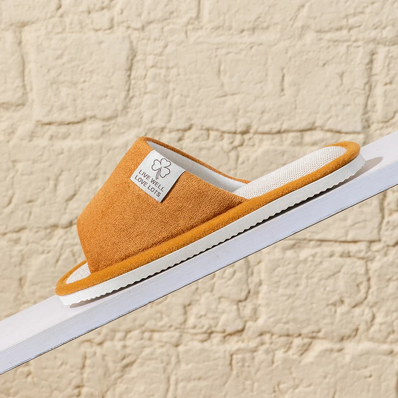 شباشب كتان للسيدات مفتوحة من الأمام قابلة للتنفس وغير نتن أقدام منزلية أرضية خشبية غير قابلة للانزلاق مريحة وناعمة من الأسفل في الداخل