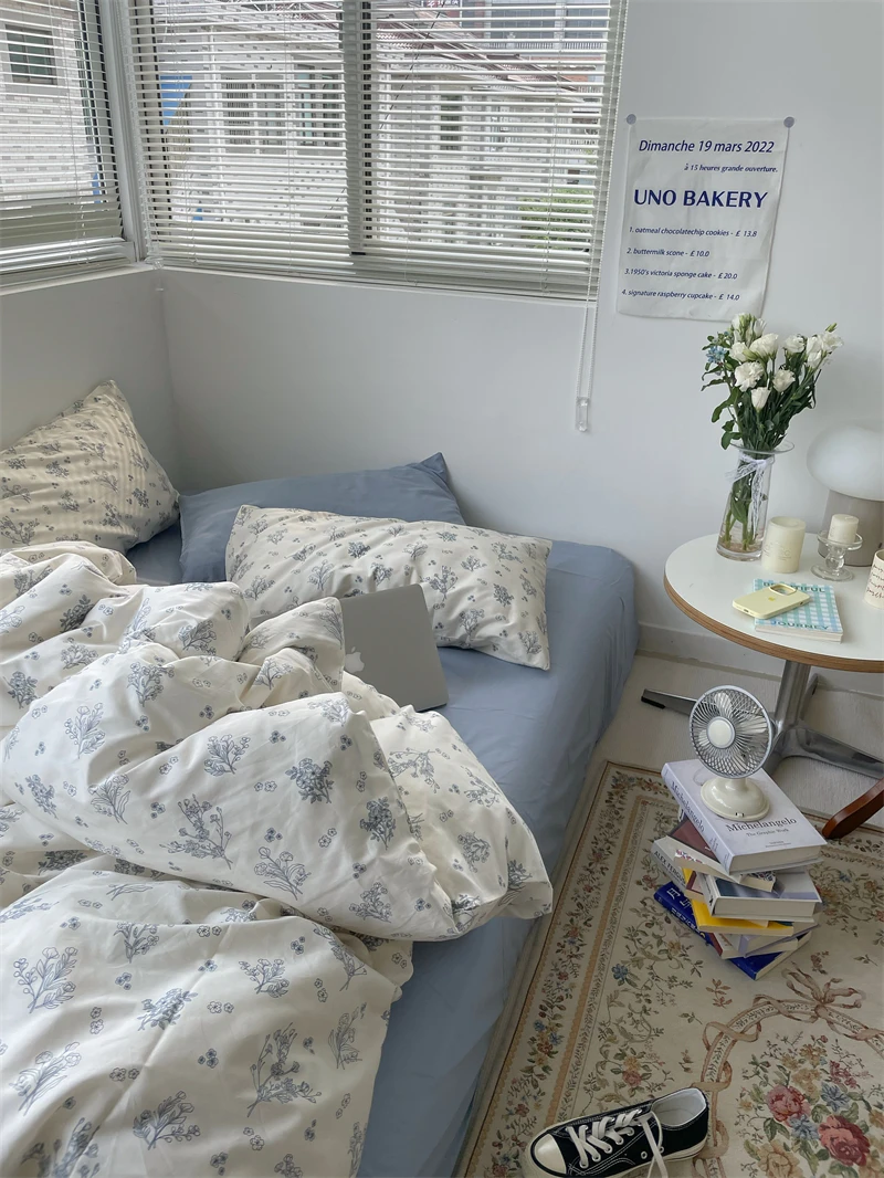 

Комплект постельного белья из чистого хлопка с цветочным принтом, синий Romatnic Livemond, 40 тонн, четырехсекционный хлопок eet, постельное белье Lu een Life