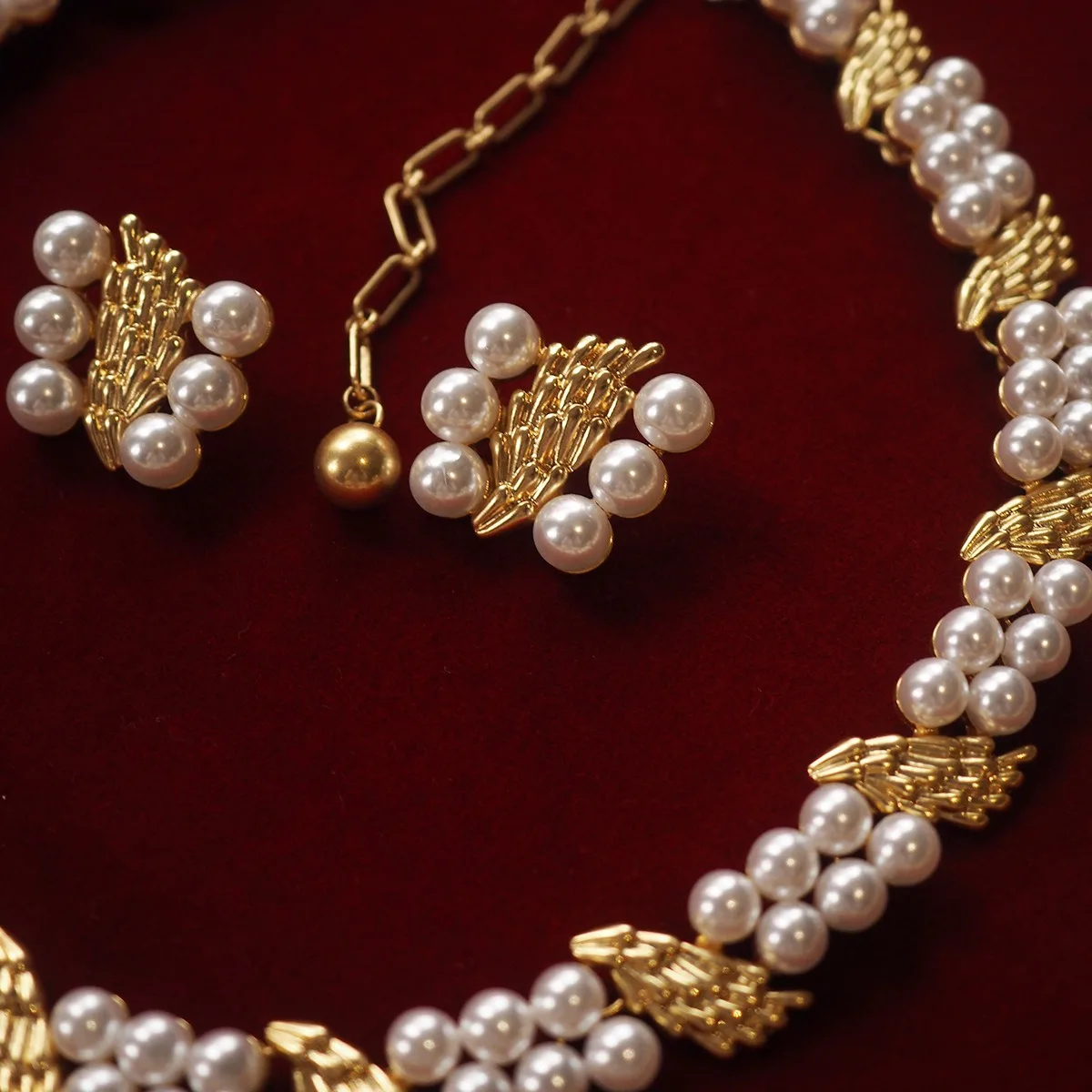 French Pearl Vintage Stud Earrings & Necklace Set - Retro Elegant Jewelry Ensemble