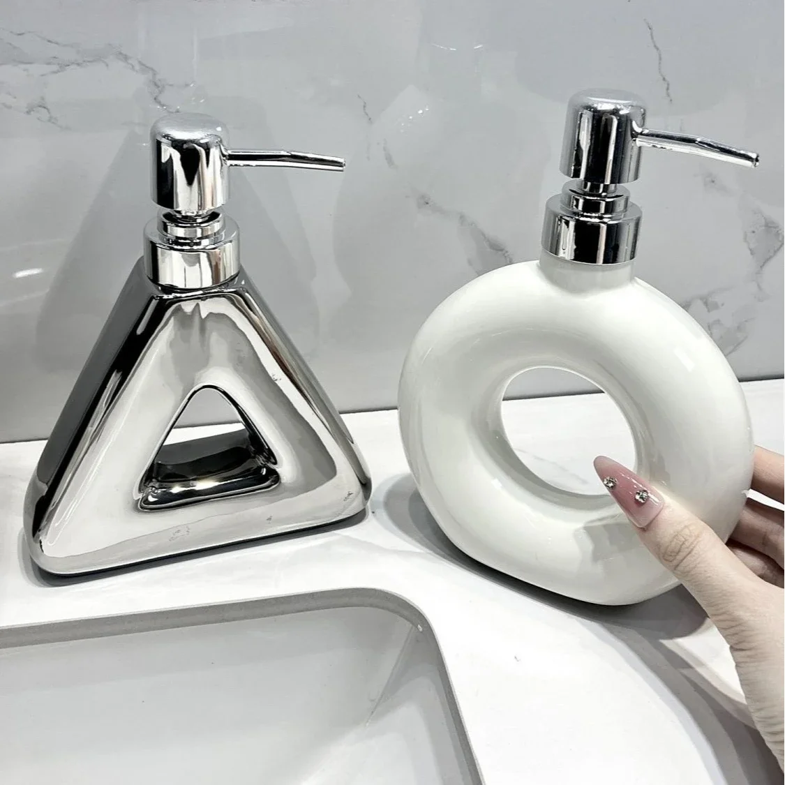 Triangle Round Lotion Bottle Separate Bottle Bath Shampoo Hand Sanitizer Bottle Press Type Ceramic Dispensers Table Decoration
