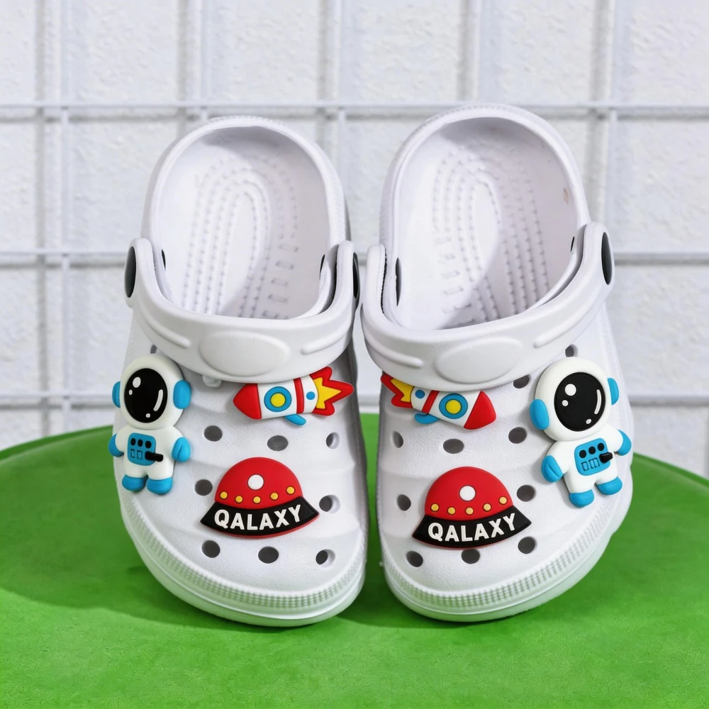 Summer New Fashionable Casual Sandals for Children Cute Space Theme Lightweight Non-Slip Garden Shoes Outdoor Beach Slippers