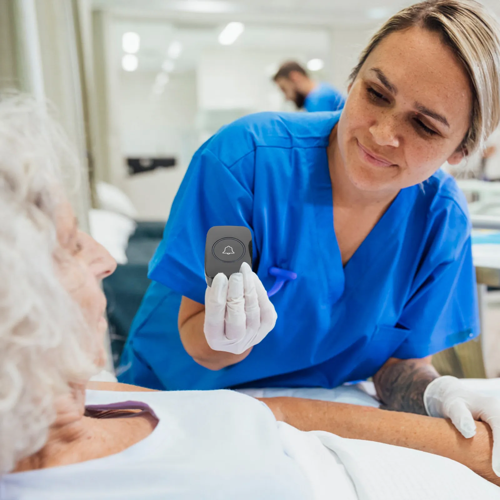 

Беспроводной дверной звонок-вызывная кнопка для пожилых людей с пультом ДУ, радиусом действия 300 м, для дома, офиса, зданий, безбарьерный (1 комплект)