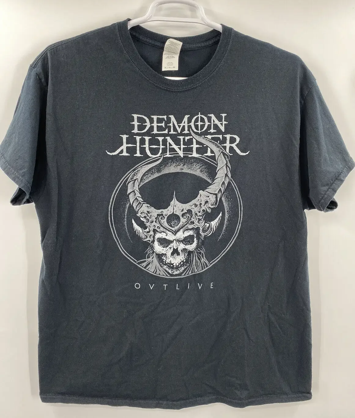 

Футболка с металлическим ремешком Demon Hunter, черная, XL, Outlive Demon Graphic