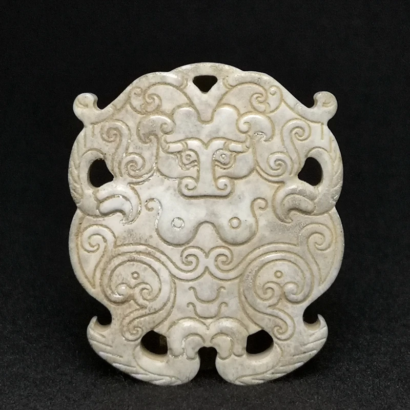 1919 Antique art Size 1.8 Inch China Old Dynasty Jade Carved ox Head Pi Xiu Beast Yubi Yu Bi Amulet Pendant Collection