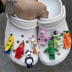 Bloques de construcción de plástico de personajes de dibujos animados, accesorios de zapatos DIY, zuecos 3D bonitos, sandalias, hebillas de zapatos decorativas para niños