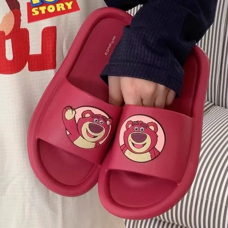 Animacja Disney Lotso peryferyjna kreskówka uroczy wzór letnie kapcie z miękką podeszwą łazienka antypoślizgowe szybkoschnące odporne na zużycie